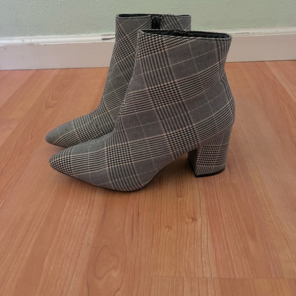 Cute boots - Picture 4 of 5